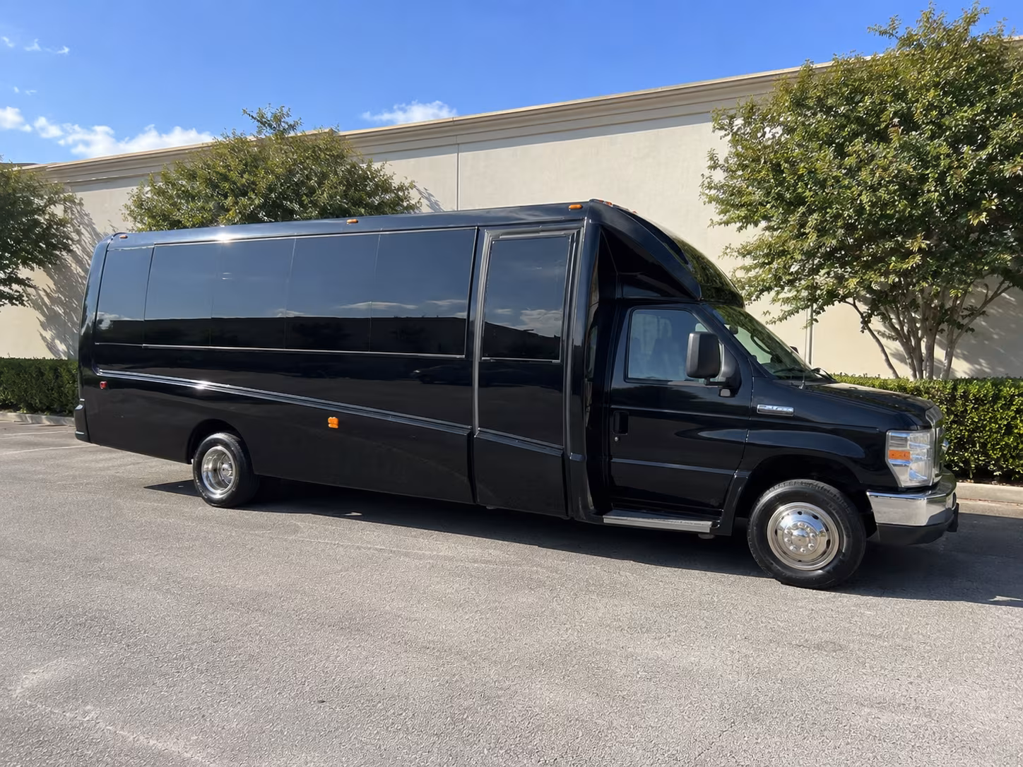find your pomona prom party bus transportation here