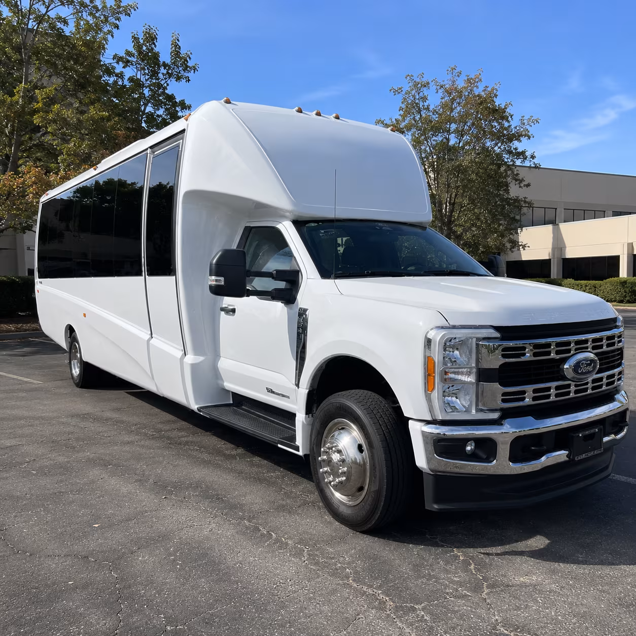 pomonacharterbuscompany com can help you find lakers clippers and kings transportation from pomona